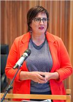 LKB-Präsidentin Judith Gögele präsentierte heute im Landtag gemeinsam mit Vizepräsident Gerhard Vanzi den Tätigkeitsbericht des Beirates 2024 (Foto: Südtiroler Landtag/Werth)